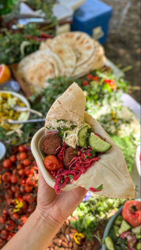 Lebanese Wedding Food, Mediterranean Food Wedding, Jewish Wedding Food, Mediterranean Wedding Food, Lebanese Catering, Healthy Wedding Food, Vegan Wedding Food, Wedding Food Bars, Wedding Food Table