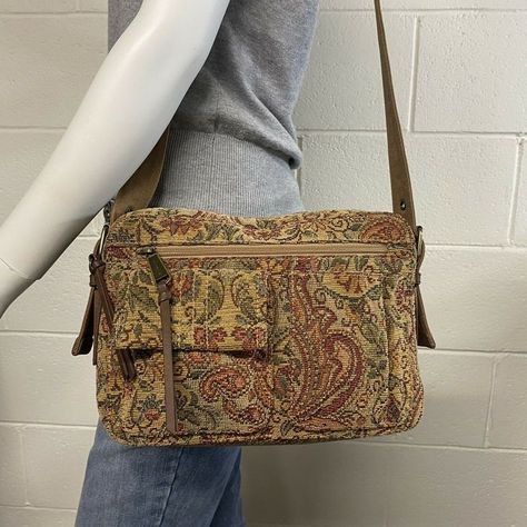 Funky Purses, Upcycle Sewing, Perfect Purse, Tapestry Bag, Vintage Tapestry, Thrift Finds, Bags Aesthetic, Sewing Design, Side Bags