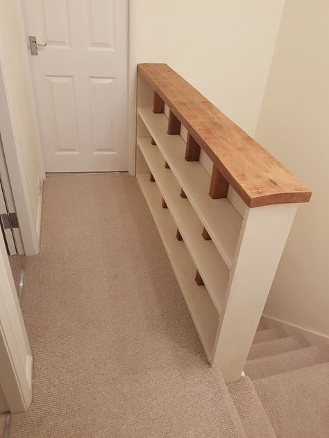 Book Shelf Banister, Bookshelf On Stairs, Bookshelf On Stair Landing, Staircase Landing Bookshelf, Banister Bookcase, Bookshelf Banister, Landing Banister Ideas, Bookshelf Railing, Landing Bookcase