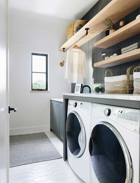 Luxe Laundry, Modern English Farmhouse, Modern Farmhouse Laundry Room, English Farmhouse, Minimalistic Interior, Shiplap Backsplash, Farmhouse Laundry, Farmhouse Laundry Room, Laundry Room Remodel