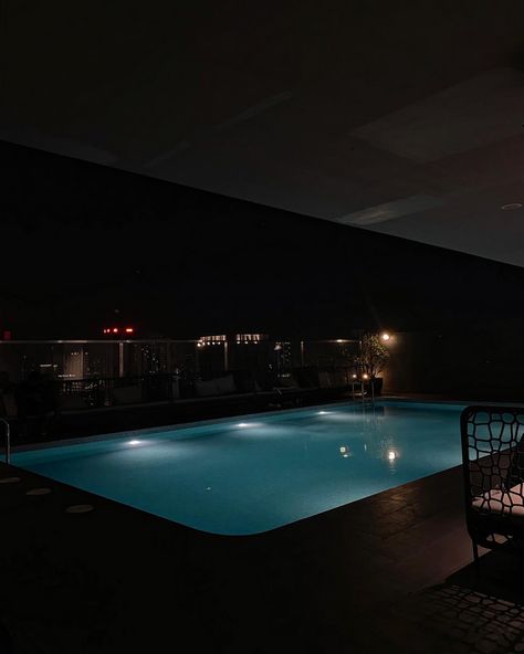 Dark Swimming Pool Aesthetic, Above Ground Pool Party, Dark Pool Aesthetic, Pools At Night, Pool Party Recipes, Pool Party Food Ideas, House Pool Party, Pool Tile Ideas, Character Environment