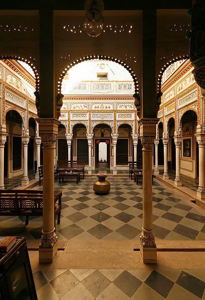 North Indian House Design, Haveli Interior India, North Indian Architecture, Indian Haveli Aesthetic, Indian Courtyard House, Indian House Aesthetic, Indian Traditional House, Indian Mansion, Indian Courtyard