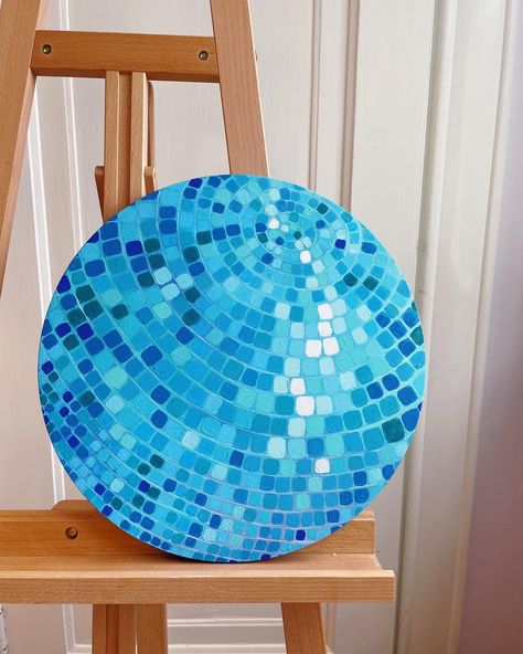 Blue Disco Ball Painting, Disco Ball Paintings, How To Paint A Disco Ball, Circular Painting Ideas, Blue Disco Ball, Disco Ball Painting, Circular Canvas Painting, Disco Ball Art, Round Painting