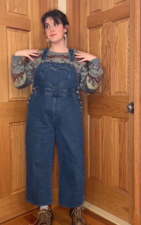 Plus Size Overalls Outfit Fall, Overalls Plus Size Outfit, Plus Size Grandmacore, Granola Style Plus Size, Granny Outfit Style, Mid Size Overalls Outfit, Cottagecore Aesthetic Outfits Plus Size, Fall Outfits Aesthetic Plus Size, Plus Size Crunchy Outfits