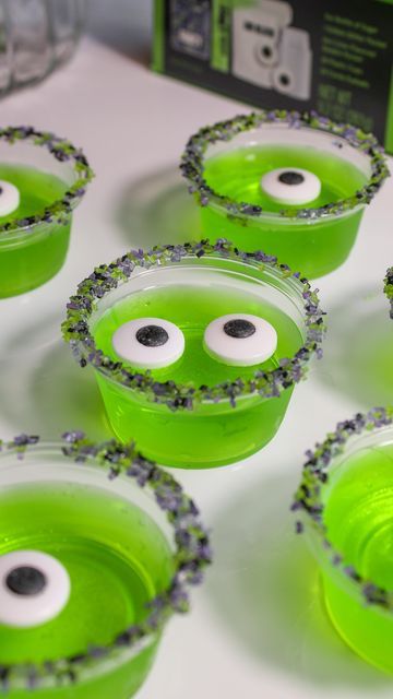 Spooky Pudding Shots, Boba Jello Shots, Jelly Halloween Ideas, Halloween Juice Ideas, Halloween Jelly Shots, Halloween Jello Ideas, Halloween Hello Shots, Spooky Jello Shots, Spooky Jello