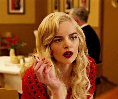 Samara Weaving Gif, Samara Weaving, Hollywood Music, It The Clown Movie, Ryan Murphy, Sandra Oh, Tumblr Pics, Hooray For Hollywood, Jamie Lee Curtis