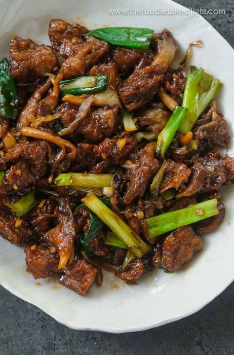 Vegan Mongolian Beef Recipe, Vegan Asian Mushroom Recipes, Mushroom Asian Recipes, Mongolian Mushrooms, Vegan Mongolian Beef, Sweet Soy Glaze, Soy Chunks, Soy Curls Recipes, Beef And Mushrooms