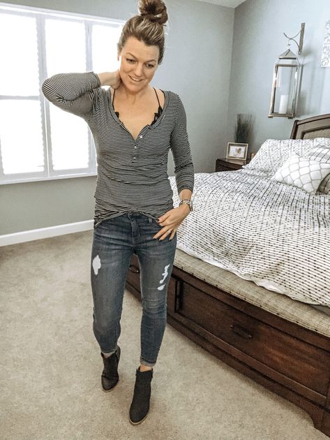 Gray Henley Outfit, How To Style Henley Shirt, How To Style A Henley Shirt Women, Henley Shirt Outfit, Henley Outfit, Mama Fashion, Henley Shirt Women, Winter To Spring, Mama Style