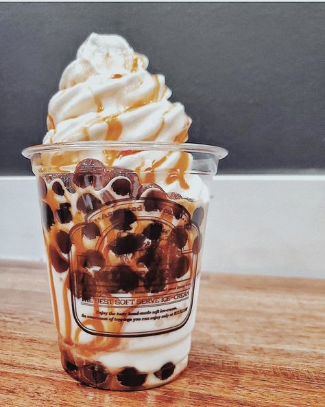 Milkcow Canada on Instagram: “Boba is life 🤩 Who’s down for boba ice-cream tonight? Tag your besties! 👌🏻 📸: @besteatsvictoria - - - #igfoodie #igfoodies#soufflecake…” Delicious Food Image, Bubble Tea Recipe, Waffle Ice Cream, Bubble Waffle, Candy Drinks, Creative Desserts, Soft Serve Ice Cream, Delicious Snacks Recipes, Food Goals