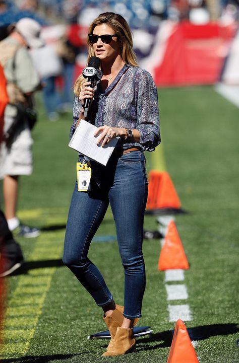 Erin Andrews' NFL Style Diary featuring PAIGE Erin Andrews, Football Game Outfit, Stylish Eve, Headband Styles, Thanksgiving Outfit, Todays Outfit, Beauty Style, Gaming Clothes, Professional Outfits