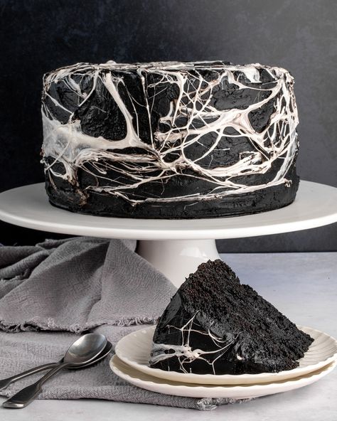 Halloween Shower Ideas, Velvet Spider, Goth Cakes, Spider Web Cake, Black Cocoa Powder, Halloween Cakes Easy, Spider Cake, Spooky Cake, Black Cocoa