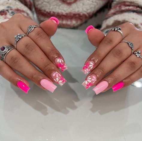 Nails Inspo Spring, Country Acrylic Nails, Spring Nails Ideas, Bright Pink Nails, Acrylic Nails Nude, Nails And Spa, Gel Toe Nails, Pink Gel Nails, Nails Trends