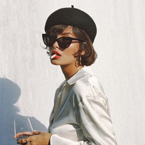 34.3K vind-ik-leuks, 204 reacties - Taylor LaShae (@taylorlashae) op Instagram: 'pt. ll @velvetcanyon' Beret Outfit, Sunglasses For Your Face Shape, Look 80s, Taylor Lashae, Cat Eye Colors, Haircut Types, French Beret, Photographie Portrait Inspiration, Trendy Swimwear