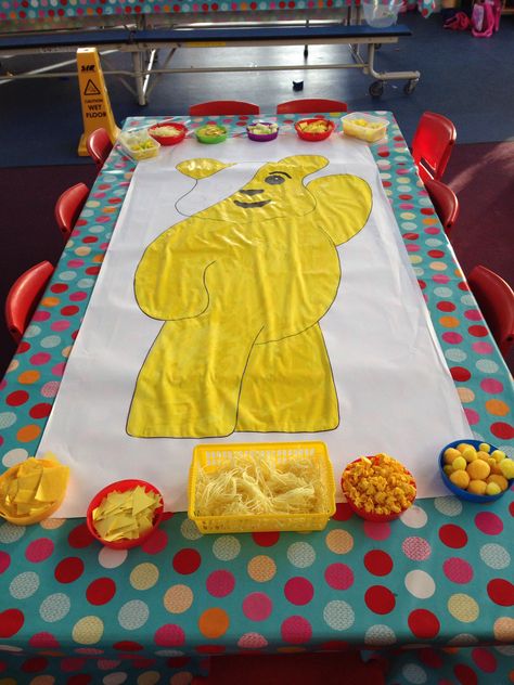 Children in need Pudsey bear! Kids use different materials to stick on/decorate him. Children In Need Biscuits, Children In Need Activities, Children In Need Cakes, Turtle Activities, All About Me Preschool Theme, Pudsey Bear, Me Preschool Theme, Childrens Baking, Eyfs Activities