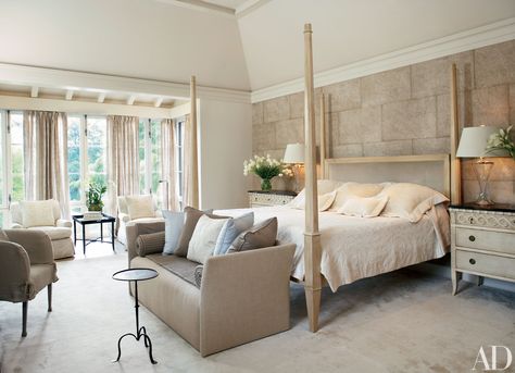 Bay Window Ideas That Embrace the Light Photos | Architectural Digest Bedroom Bay Window Ideas, Bay Window Bedroom, Bay Window Decor, Bedroom Window Seat, Bedroom Bay Window, Serene Bedroom, Classic Home Decor, Traditional Bedroom, Bedroom Windows