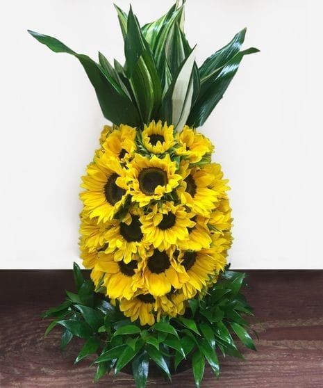 Ikebana fresh flowers arrangement Sunflower Centerpieces Birthday, Tropical Flower Arrangements Centerpieces, Pineapple Centerpiece Ideas, Flower Kingdom, Glass Decor Ideas, Pineapple Centerpiece, Sunflower Arrangement, Sunflower Arrangements, Mini Sunflowers