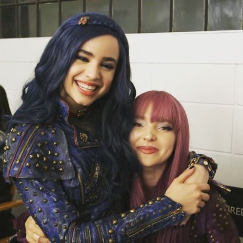 Pink Pantsuit, Feeling Some Type Of Way, Descendants Pictures, Descendants Wicked World, Hairspray Live, Evie Descendants, Mal Descendants, Descendants Characters, Sophia Carson