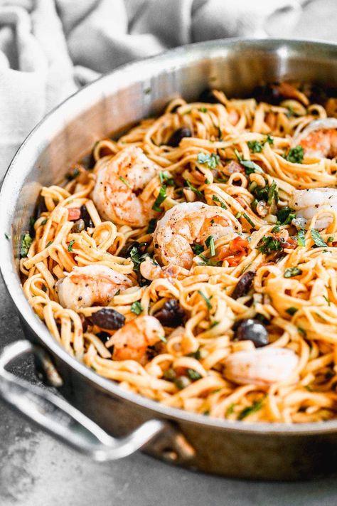 Shrimp Puttanesca, White Wine Pasta Sauce, Pasta Puttanesca Recipe, Chili Pasta, Puttanesca Sauce, Capers Recipe, Pasta Puttanesca, Mediterranean Pasta, Calabrian Chili