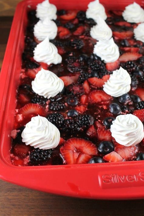 Triple Berry Pretzel Dessert Pretzel Dessert, Strawberry Pretzel Dessert, Pretzel Desserts, Cookie Cake Pie, Make Ahead Desserts, Jello Recipes, Dessert Toppings, Food Pairings, Pie Dessert