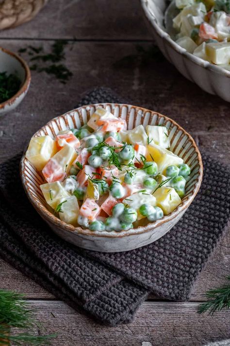 Looking for a delicious and creamy side dish? Try this easy Russian Salad (Rus Salatası) recipe! Perfect for adding to mezze platters or enjoying on its own. Salad Russe Recipe, Russian Salads, Green Olive Salad, Awesome Salads, Russian Salad Recipe, Russian Salad, Russian Dishes, Cooked Carrots, Fav Food