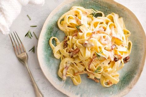 Creamy fettuccine carbonara Fettuccine Carbonara, Tagliatelle Recipe, Resep Pasta, Carbonara Sauce, Cooking Cream, Fettuccine Pasta, Carbonara Recipe, Pasta Shapes, Pizza Hut