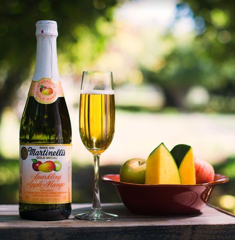 Martinelli's Sparkling Apple-Mango Mango Wine, Best Freeze Dried Food, Food Selfie, Mocktail Drinks, Diy Spa Day, Sparkling Juice, Non Alcoholic Beer, Baby Moses, Dried Food