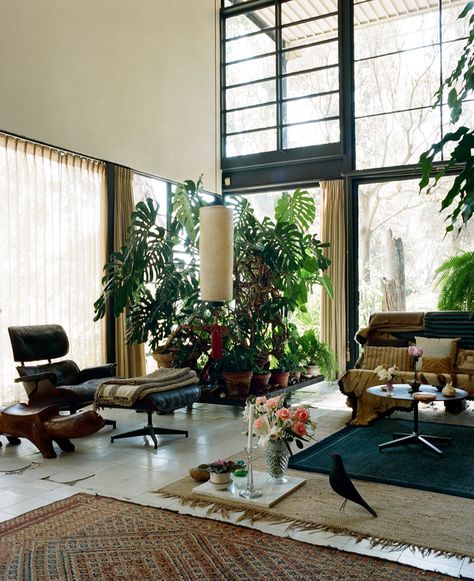 The Eames Case Study House: Get the look | Justina Blakeney Est. 1979 Minimalism Living, Lots Of Plants, Eames House, Case Study Houses, Mid Century Living, Mid Century Living Room, Casa Vintage, Charles & Ray Eames, Interior Modern