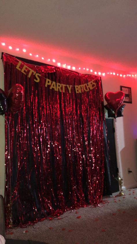 All Red Birthday Party, Black And Red Decor Party Ideas, All Red Party, Red Theme Birthday Party Decor, Red And Black Birthday Decorations, 2000s Birthday Party Theme, Red Party Themes, Red Party Decorations, Streamer Decorations