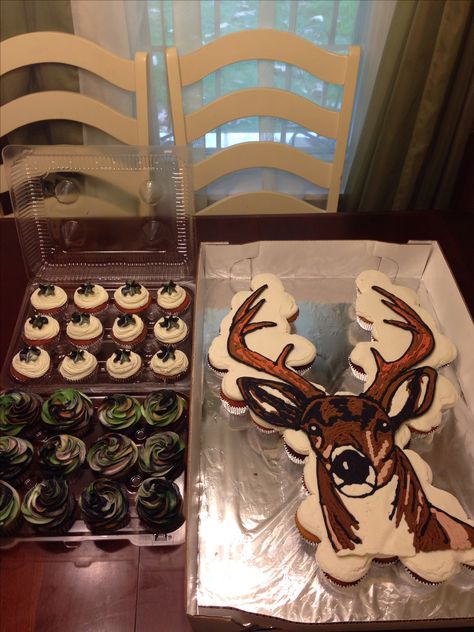 Deer head pull apart cupcake cake with camouflage camo cupcakes Hunting Cupcakes, Birthday Cake Boys, Camo Cupcakes, Pull Apart Cupcake, Hunting Birthday Party, Hunting Cake, Deer Cakes, Deer Heads, Pull Apart Cupcake Cake