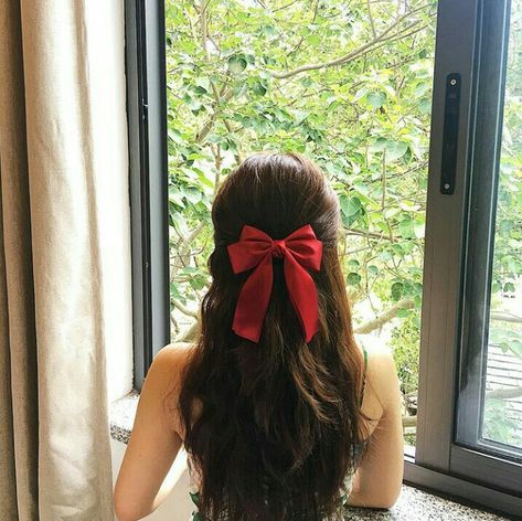 Red Hair Ribbon, Red Hair Bow, Tutorial Ideas, Red Brown Hair, Bow Hairstyle, Trendy Hairstyle, Ribbon Hairstyle, Christmas Hairstyles, Hairstyle Tutorial