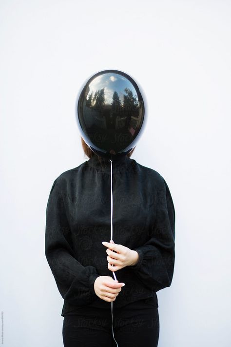 Fashion Blogger Photography, Duane Michals, Balloons Photography, Black Balloon, Balloon Pop, Black Balloons, Printed Balloons, Photo Reference, Poses For Pictures