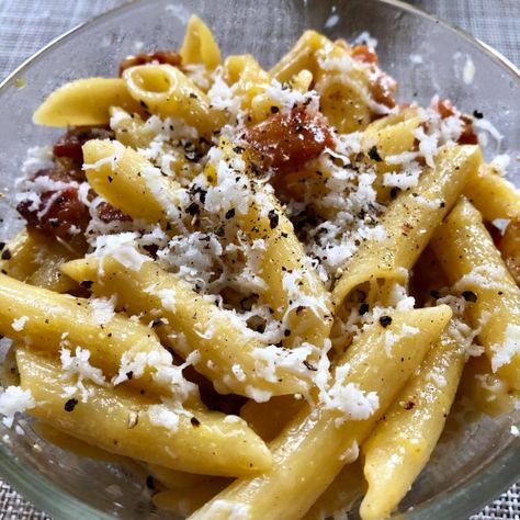 Penne Carbonara Recipe, Penne Carbonara, How To Make Carbonara, Rome Party, Bacon Carbonara, Spaghetti Carbonara Recipe, Pasta Carbonara Recipe, Heavenly Recipes, Carbonara Sauce