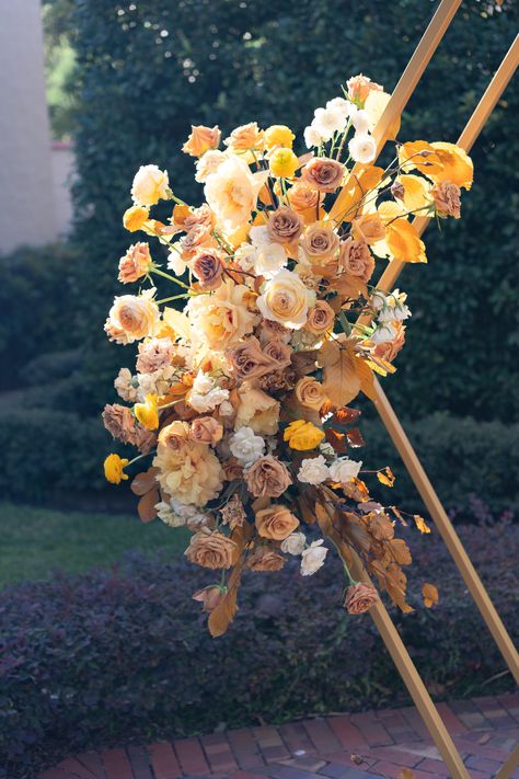 This Harry Potter Wedding Shoot Is an Enchanting Ode to the Hufflepuff House (Badgers Included) Hufflepuff Wedding, Gryffindor Wedding, Hp Wedding, Nerd Wedding, Hufflepuff House, Daily Life Hacks, Harry Potter Wedding, Harry Potter Hufflepuff, Black And Yellow