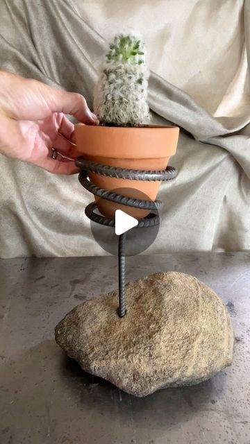 @tkmakerspace on Instagram: "Bigger rebar flower pot holder / candleholder mounted on a rock. Drill a hole in some wood or stone. Or just push them into the ground. I saw these small flower pots at the store and thought this could be a good way to hold them secure. These flower pots could be good for succulents or candles. #flowerpot #rebar #pot #pottery #plants #plant #potholder #garden #gardenparty #succulents #planters #make #maker #diy #planter #pallet #palletdecor #rustic #candles #candle #rusticdecor #candlelover" Planter Pallet, Dollar Tree Organization, Diy Planter, Small Flower Pots, Rustic Candle Holders, Flower Pot Holder, Pallet Decor, Diy Bags Patterns, Rustic Candles