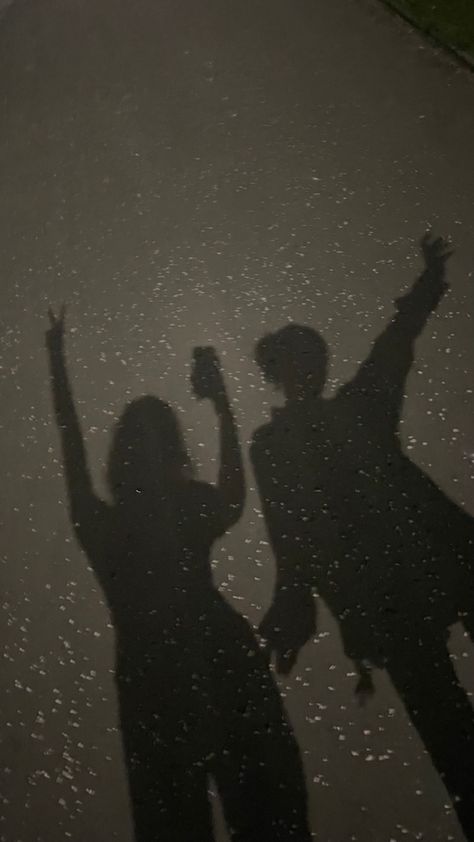 #aesthetic #night #shadow #bestfriend #besties #inspo Shadow Besties Aesthetic, Brother Sister Shadow Pics, Shadow Pics With Friends, Night Shadow Snap, Two Girls Shadow Aesthetic, Friends Shadow Aesthetic, Night Shadow Aesthetic, Shadow Pictures Night, Bestie Shadow