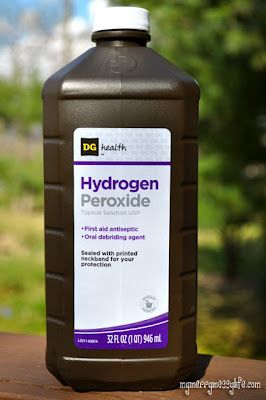 Hydrogen Peroxide makes a great GREEN bleach alternative and household disinfectant and cleaner. Green Bleach, Laundry Recipe, Hydrogen Peroxide Uses, Messy Life, Bleach Alternative, Deep Cleaning Tips, Diy Cleaners, Cleaning Recipes, Hydrogen Peroxide