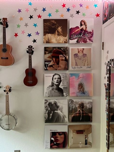 Boho Taylor Swift Room, Room Ideas Aesthetic Taylor Swift, Taylor Swift Record Wall, Taylor Swift Gallery Wall, Swiftie Bedroom Ideas, Taylor Swift Vinyl Wall, Taylor Swift Theme Room, Room Inspo Vinyl, Taylor Room Decor