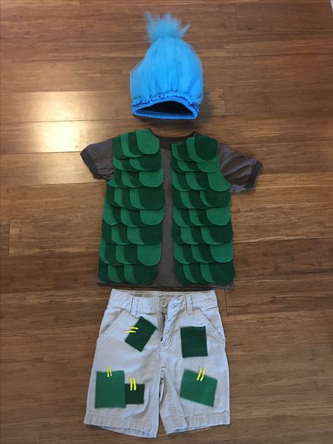 Branch costume Bush Costume Diy, Tree Costume Men, Tree Ent Costume, Branch Costume, Vine Meme Costume, Concert Costumes, Newborn Baby Photography, Kids Costumes, Baby Photography