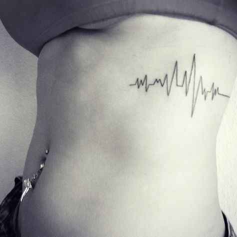 It's a combination of a sound wave that I took from a recording from the last time I saw my mommy (calling me her sunshine) and a heartbeat Fibonacci Spiral Tattoo, Sound Wave Tattoo, Ekg Tattoo, Memorial Tattoo Ideas, Spiral Tattoos, Promise Tattoo, Heartbeat Tattoo, Hourglass Tattoo, Date Tattoos