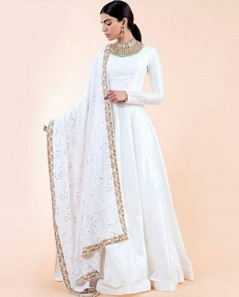 Gowns Dresses Indian Party Wear, Frock Suit, White Frock, Indian Party, Traditional Indian Outfits, Indian Gowns Dresses, Indian Gowns, Pakistani Bridal Dresses, Dresses Indian