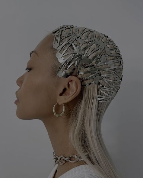 Metallic Photoshoot, Futuristic Hair, Embrace Messy Hair, Techno Outfit, Alien Party, High Fashion Hair, Futuristic Aesthetic, Editorial Hair, Silver Party