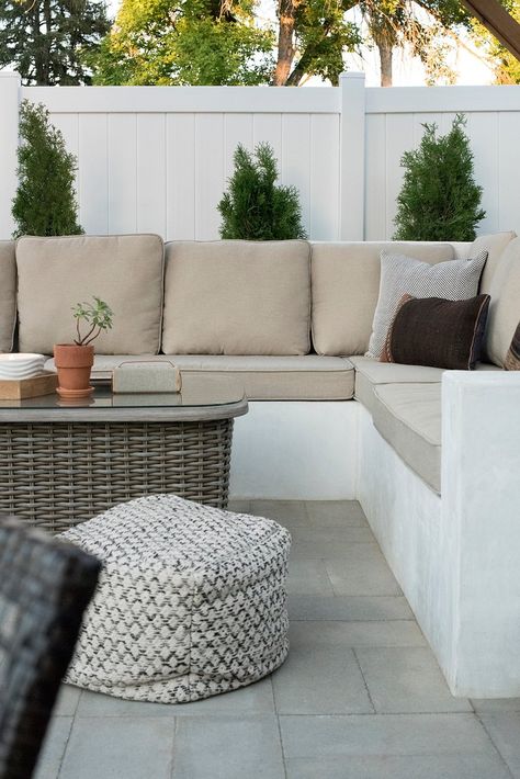 Outdoor Sofa Diy, Diy Outdoor Seating, Backyard Seating Area, Interior Design Minimalist, Backyard Seating, Outdoor Couch, Diy Garden Furniture, Diy Sofa, Modern Patio