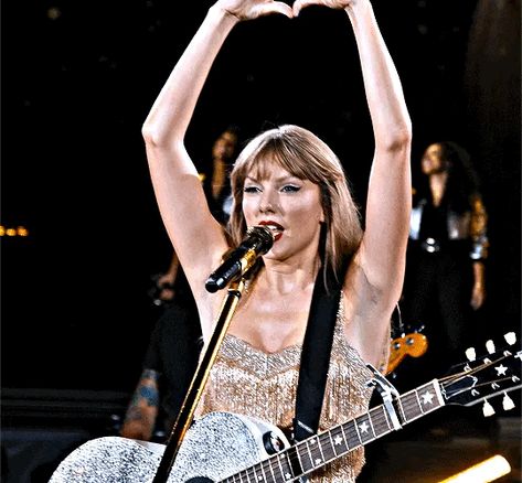 Taylor Pfp, Taylor Swift Gifs, Taylor Swift Gif, Taylor Swift Dancing, Fearless Era, Bye Bye Baby, Taylor Swift Fearless, Taylor Swift The Eras Tour, Taylor Swift Videos