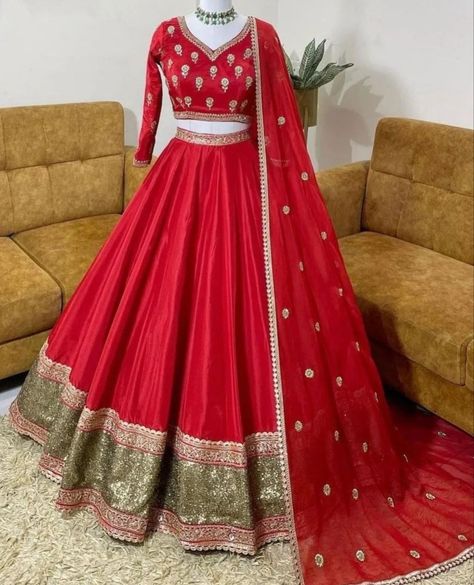 Red Colour Lehenga Simple, Modern Lehenga Designs, Dhavani Designs, Wedding Dresses Garden, Wedding Dresses Fit, Latest Bridal Lehenga Designs, Dresses Couture, Simple Lehenga, Latest Bridal Lehenga