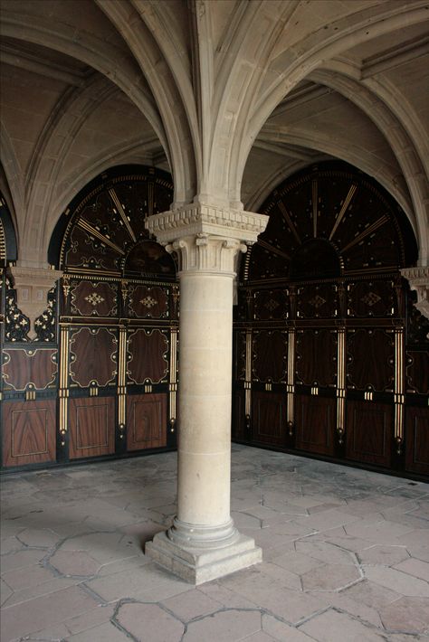 Pillar stud for time at Bolsover Castle Gothic Pillars Architecture, Gothic Architecture Pillar, Tower Aesthetic Castle, Castle Pillars, Old Gothic House, Minecraft Pillar Designs, Gothic Pillar, Bolsover Castle, Gothic Architecture Interior