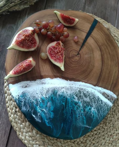 Ocean epoxy resin dish Wood Art Ideas, Epoxy And Wood, Resin Dish, Resin Waves, Wood Serving Platter, Epoxy Art, Gift Sets For Her, Luxury Dinnerware, Presents For Her