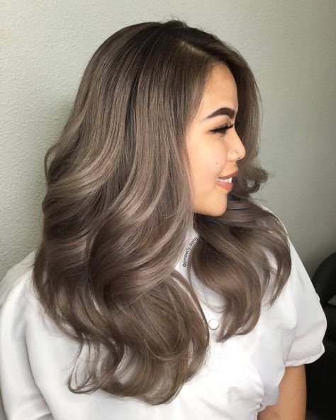 15 Tonos rubio ceniza para cambiar todo tu look este 2020 Ash Brown Hair Color, Mushroom Hair, Ash Brown Hair, Perfect Hair Color, Ash Hair Color, Brown Hair Dye, Gorgeous Hair Color, Smink Inspiration, Hair Color Light Brown