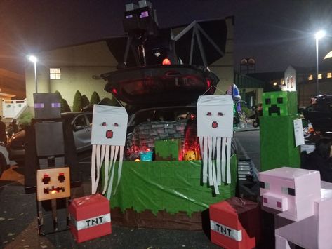 Mind Craft Trunk Or Treat, Trunk Or Treat Video Game Theme, Roblox Trunk Or Treat Ideas, Trunk Or Treat Van Ideas, Minecraft Trunk Or Treat Ideas, Minecraft Trunk Or Treat Ideas For Cars, Vampire Trunk Or Treat Ideas, Trunk Or Treat Minecraft, Minecraft Halloween Decorations