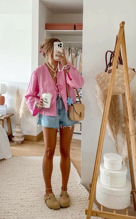 Anthropologie Outfits Inspiration, Portuguese Outfits, Outfits Verano Aesthetic, Vogue Pink, Chanel Vogue, Thailand Outfit, Layout Aesthetic, Portuguese Style, Hawaii Outfits