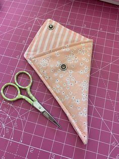 Sewing Scissors Case Pattern, Fabric Scissor Holder Pattern, Scissor Keeper Pattern Free, Scissors Pouch Pattern, Sewing Scissors Case, Scissor Keeper Pattern, Diy Scissor Case, Scissor Pouch Pattern Free, Quick And Easy Sewing Projects